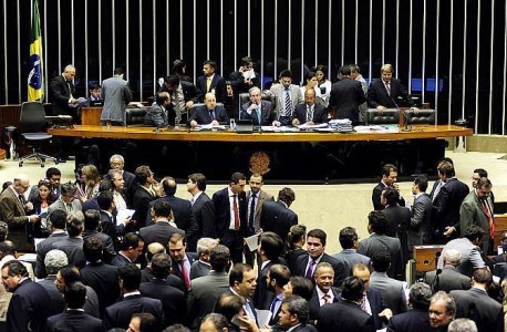 Câmara aprova texto-base de projeto que regulamenta direitos dos domésticos Camara-deputados