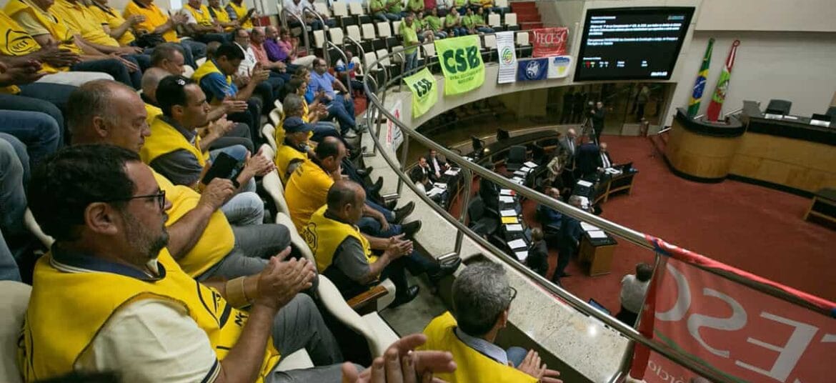 Salário mínimo catarinense é aprovado pela ALESC